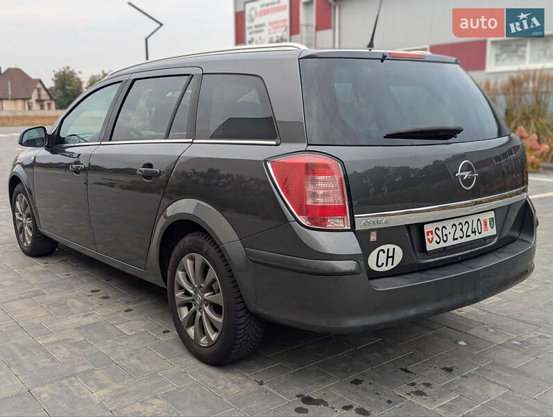 Универсал Opel Astra 2011 в Луцке