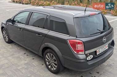 Универсал Opel Astra 2011 в 