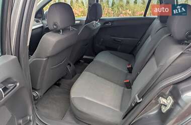 Универсал Opel Astra 2011 в 