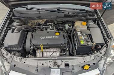 Универсал Opel Astra 2011 в 