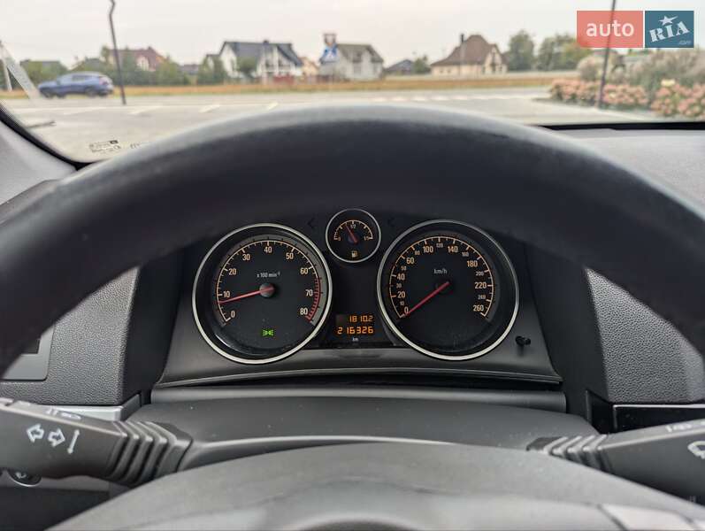Универсал Opel Astra 2011 в Луцке