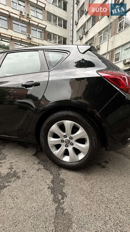 Хэтчбек Opel Astra 2015 в Киеве