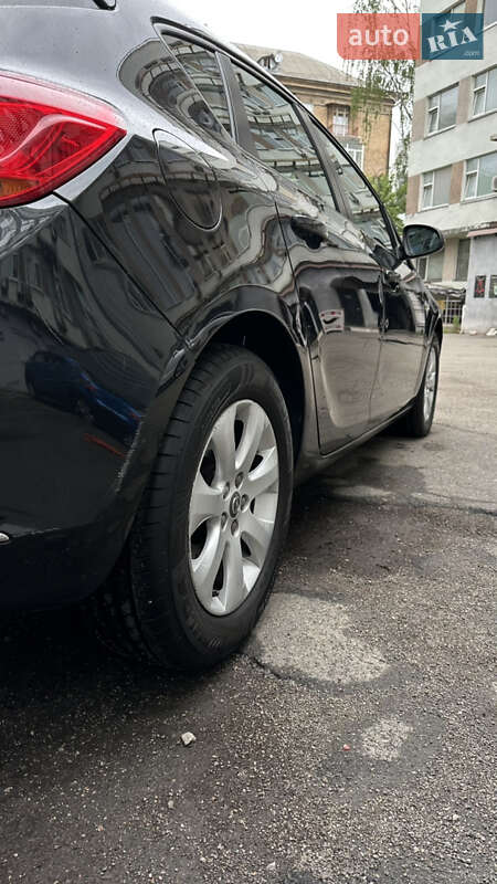 Хэтчбек Opel Astra 2015 в Киеве