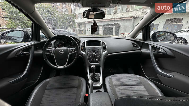 Хэтчбек Opel Astra 2015 в Киеве