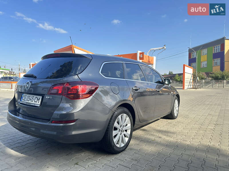 Универсал Opel Astra 2011 в Черновцах