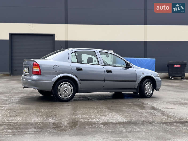 Седан Opel Astra 2009 в Киеве