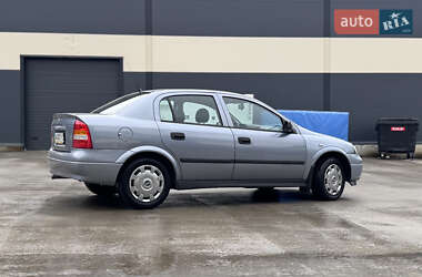 Седан Opel Astra 2009 в 