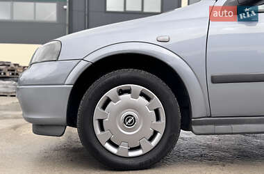 Седан Opel Astra 2009 в 