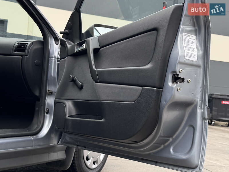 Седан Opel Astra 2009 в Киеве