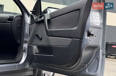 Седан Opel Astra 2009 в 