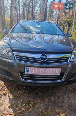 Универсал Opel Astra 2010 в 