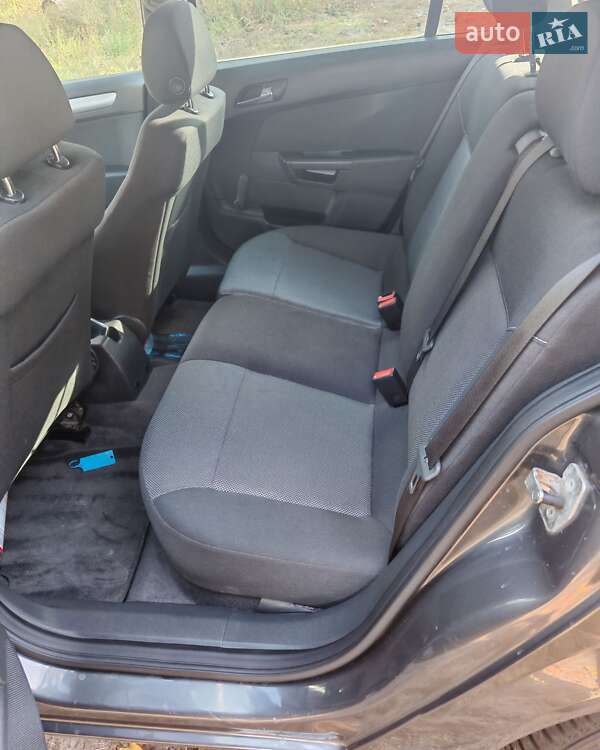 Универсал Opel Astra 2010 в Харькове