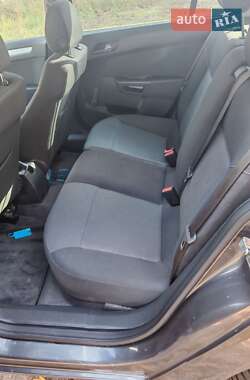 Универсал Opel Astra 2010 в 