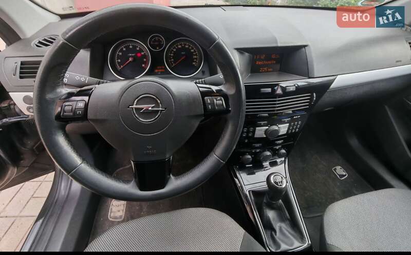 Универсал Opel Astra 2010 в Харькове