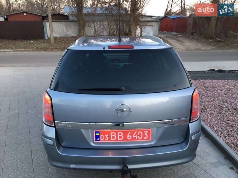 Универсал Opel Astra 2010 в Ровно