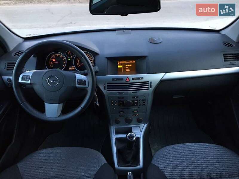 Универсал Opel Astra 2010 в Ровно