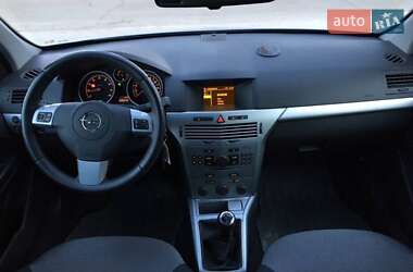 Универсал Opel Astra 2010 в 