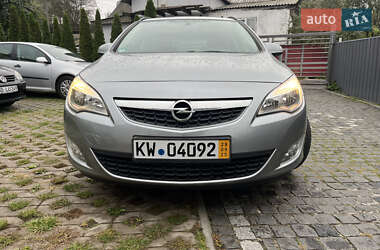 Универсал Opel Astra 2012 в 