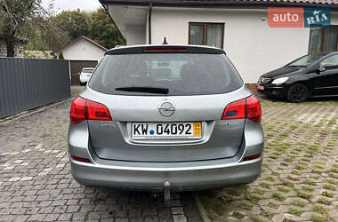 Универсал Opel Astra 2012 в 