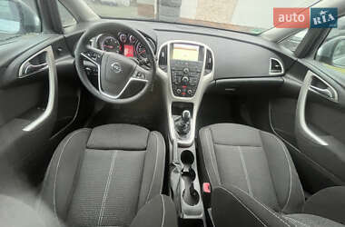 Универсал Opel Astra 2012 в 