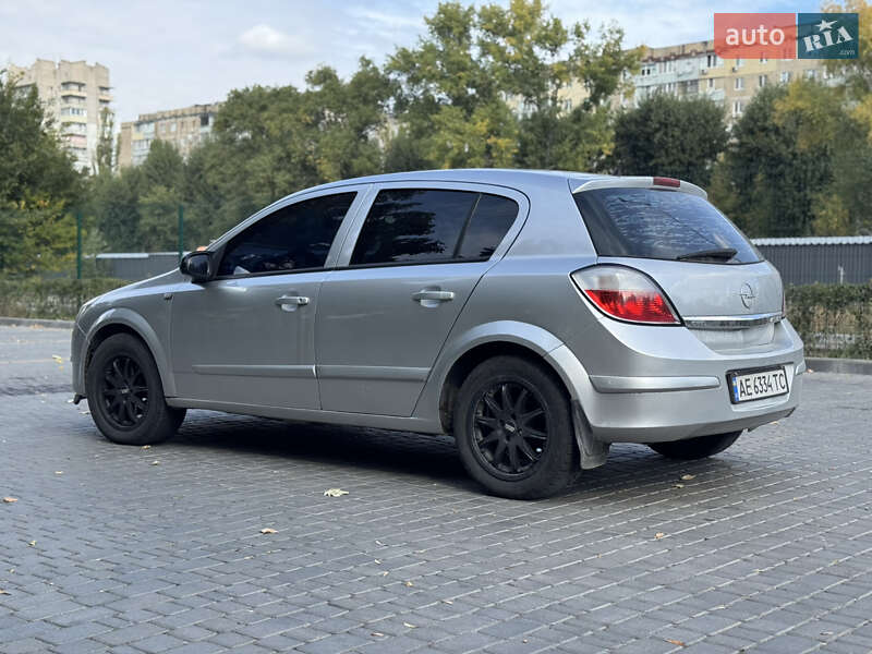 Хэтчбек Opel Astra 2005 в Каменском