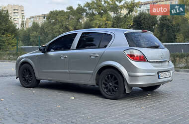 Хэтчбек Opel Astra 2005 в 