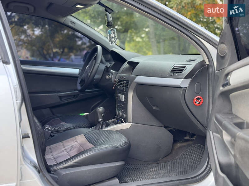 Хэтчбек Opel Astra 2005 в Каменском