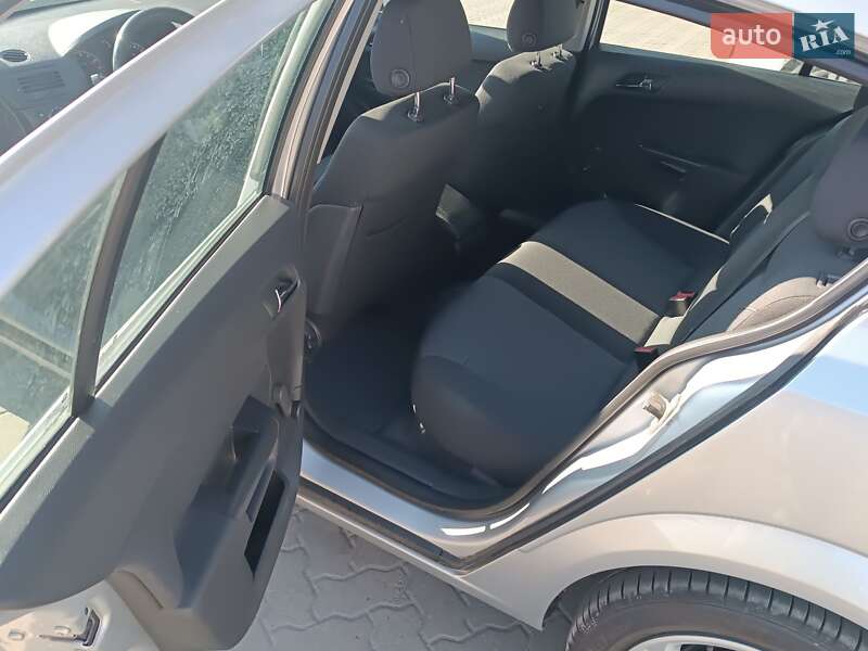 Хетчбек Opel Astra 2012 в Львові фото 19 Хетчбек Opel Astra 2012 в Львові