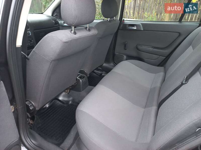Седан Opel Astra 2008 в Шостке