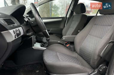 Хетчбек Opel Astra 2004 в  фото 26 Хетчбек Opel Astra 2004 в