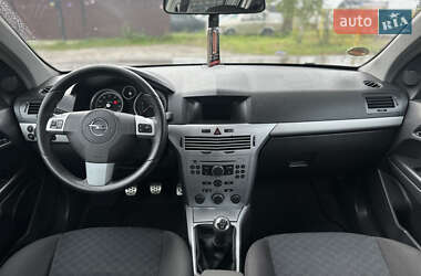 Хетчбек Opel Astra 2004 в  фото 50 Хетчбек Opel Astra 2004 в