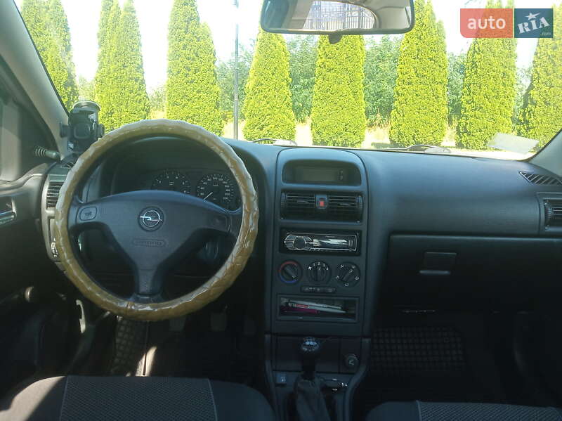 Седан Opel Astra 2000 в Броварах