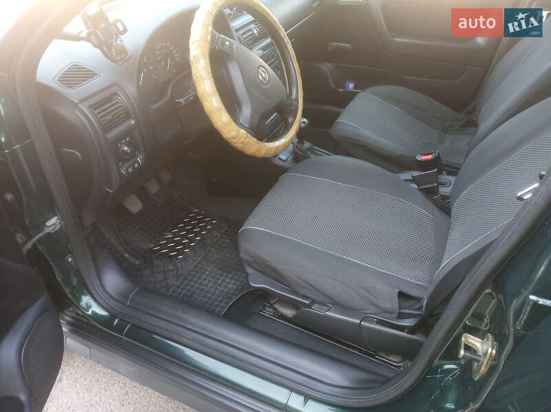 Седан Opel Astra 2000 в Броварах