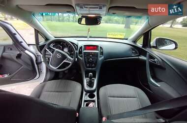 Универсал Opel Astra 2012 в 