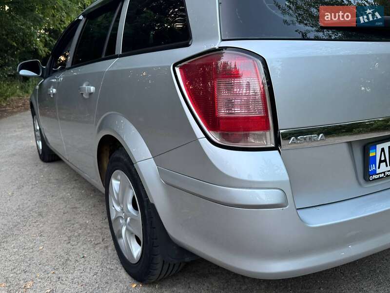 Универсал Opel Astra 2013 в Тульчине