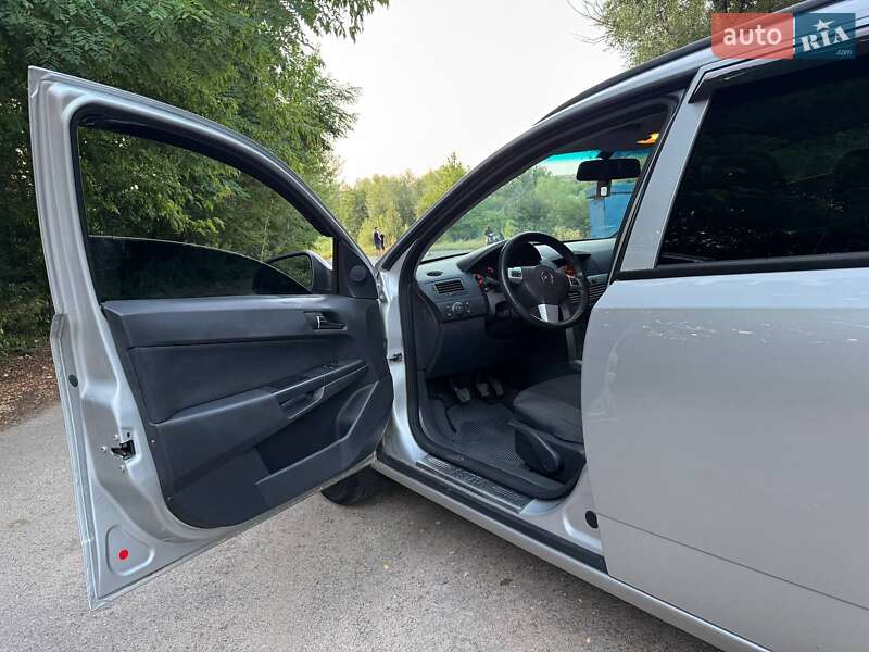 Универсал Opel Astra 2013 в Тульчине