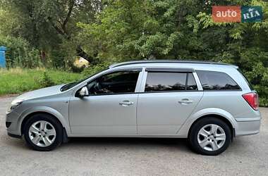Универсал Opel Astra 2013 в 
