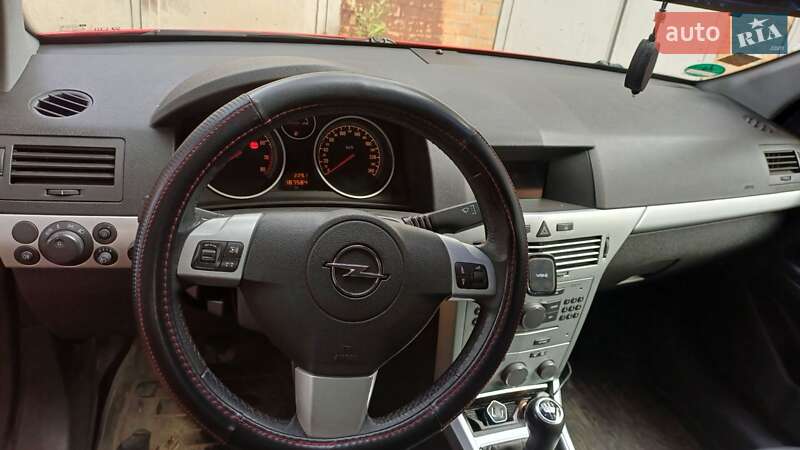 Универсал Opel Astra 2009 в Полтаве