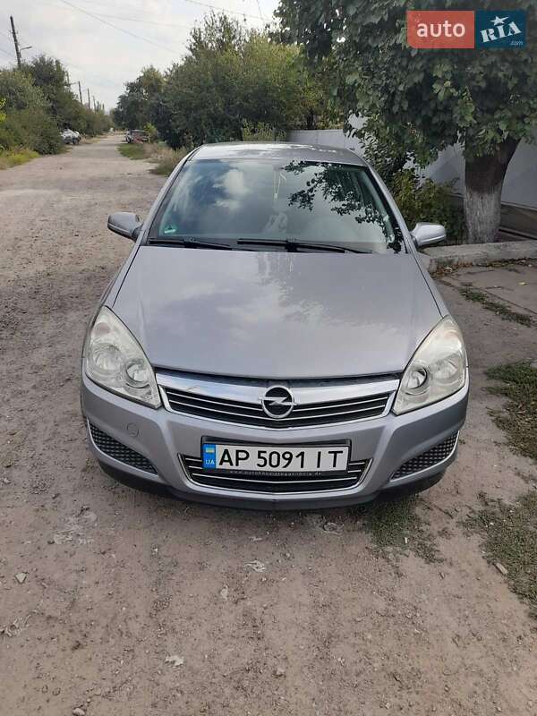 Хэтчбек Opel Astra 2007 в Запорожье