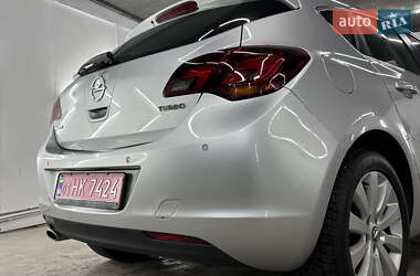 Хэтчбек Opel Astra 2010 в 