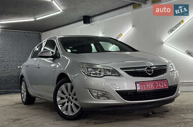 Хэтчбек Opel Astra 2010 в 