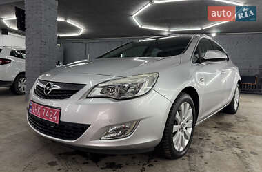 Хэтчбек Opel Astra 2010 в 