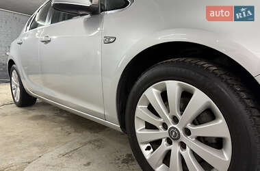 Хэтчбек Opel Astra 2010 в 
