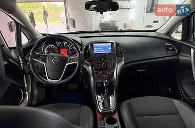 Хэтчбек Opel Astra 2010 в 