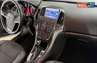 Хэтчбек Opel Astra 2010 в 