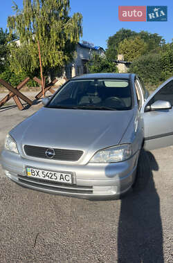 Седан Opel Astra 2005 в Волочиске