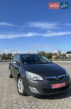 Универсал Opel Astra 2011 в 