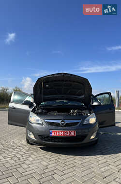 Универсал Opel Astra 2011 в 