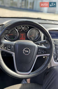 Универсал Opel Astra 2011 в 