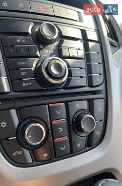 Универсал Opel Astra 2011 в 